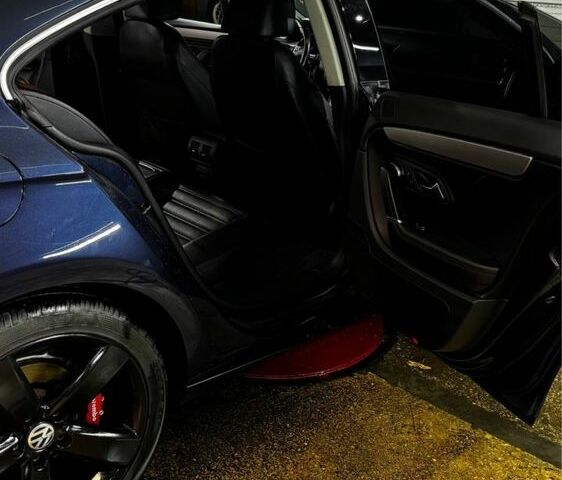 Синий Фольксваген Пассат СС, объемом двигателя 2 л и пробегом 241 тыс. км за 7000 $, фото 3 на Automoto.ua