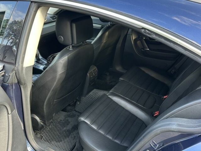 Синій Фольксваген Пассат СС, об'ємом двигуна 2 л та пробігом 172 тис. км за 10800 $, фото 4 на Automoto.ua