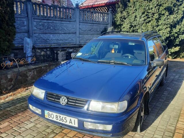 Синий Фольксваген Пассат СС, объемом двигателя 2 л и пробегом 300 тыс. км за 2100 $, фото 1 на Automoto.ua