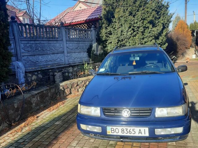 Синий Фольксваген Пассат СС, объемом двигателя 2 л и пробегом 300 тыс. км за 2100 $, фото 2 на Automoto.ua