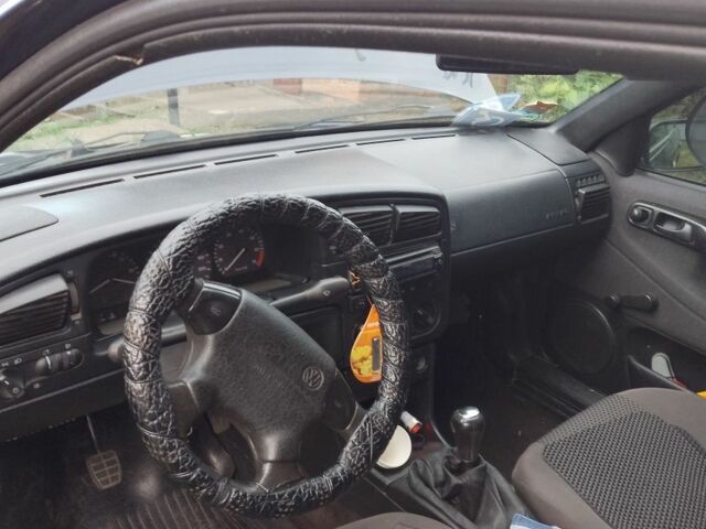 Синий Фольксваген Пассат СС, объемом двигателя 1.8 л и пробегом 350 тыс. км за 1680 $, фото 6 на Automoto.ua