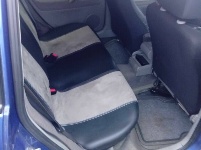 Синій Фольксваген Пассат СС, об'ємом двигуна 1.9 л та пробігом 325 тис. км за 3100 $, фото 5 на Automoto.ua