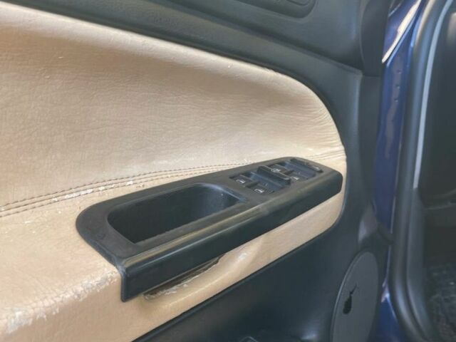 Синий Фольксваген Пассат СС, объемом двигателя 1.9 л и пробегом 270 тыс. км за 3750 $, фото 7 на Automoto.ua