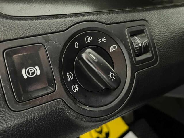 Синій Фольксваген Пассат СС, об'ємом двигуна 2 л та пробігом 340 тис. км за 5600 $, фото 12 на Automoto.ua