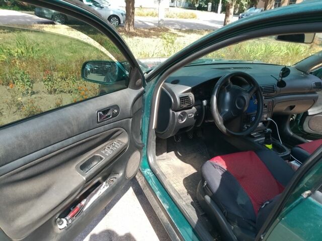 Зеленый Фольксваген Пассат СС, объемом двигателя 1.6 л и пробегом 200 тыс. км за 3600 $, фото 3 на Automoto.ua