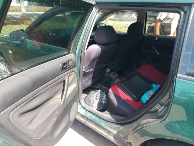 Зеленый Фольксваген Пассат СС, объемом двигателя 1.6 л и пробегом 200 тыс. км за 3600 $, фото 4 на Automoto.ua