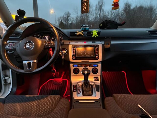 Білий Фольксваген Пассат Варіант, об'ємом двигуна 2 л та пробігом 360 тис. км за 8600 $, фото 5 на Automoto.ua