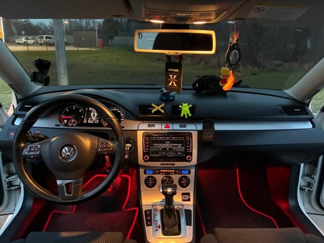 Білий Фольксваген Пассат Варіант, об'ємом двигуна 2 л та пробігом 360 тис. км за 8600 $, фото 7 на Automoto.ua