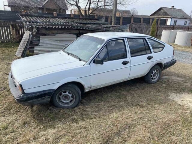 Белый Фольксваген Пассат Вариант, объемом двигателя 1.6 л и пробегом 340 тыс. км за 900 $, фото 1 на Automoto.ua