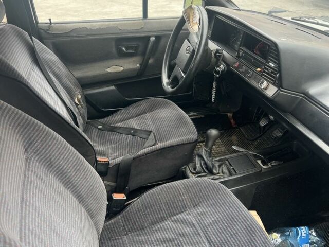 Белый Фольксваген Пассат Вариант, объемом двигателя 1.6 л и пробегом 380 тыс. км за 1100 $, фото 5 на Automoto.ua