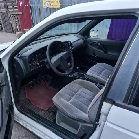 Белый Фольксваген Пассат Вариант, объемом двигателя 2 л и пробегом 400 тыс. км за 1537 $, фото 2 на Automoto.ua