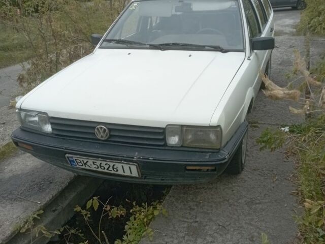 Білий Фольксваген Пассат Варіант, об'ємом двигуна 2.2 л та пробігом 100 тис. км за 600 $, фото 2 на Automoto.ua