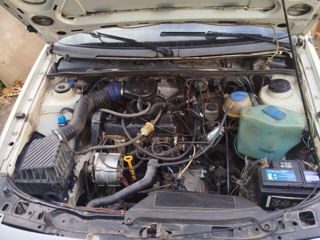 Белый Фольксваген Пассат Вариант, объемом двигателя 1.6 л и пробегом 500 тыс. км за 1600 $, фото 1 на Automoto.ua