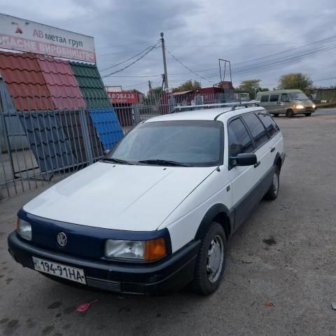 Белый Фольксваген Пассат Вариант, объемом двигателя 2 л и пробегом 400 тыс. км за 1537 $, фото 1 на Automoto.ua