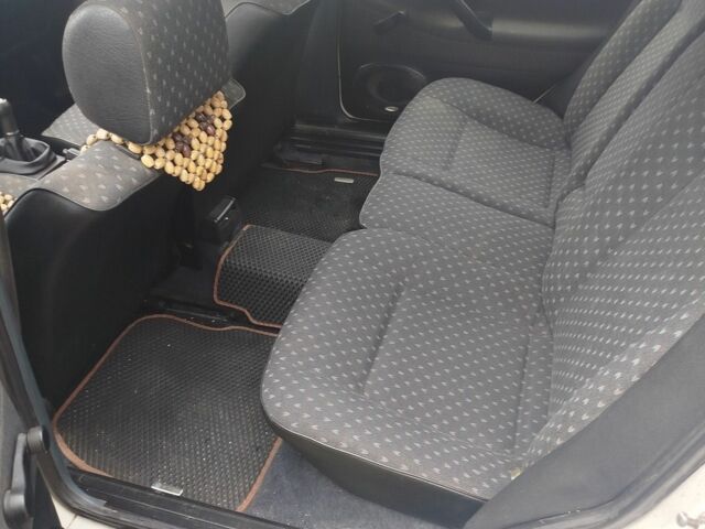 Белый Фольксваген Пассат Вариант, объемом двигателя 1.6 л и пробегом 500 тыс. км за 1600 $, фото 5 на Automoto.ua