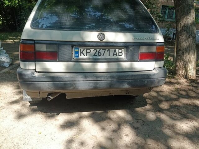 Белый Фольксваген Пассат Вариант, объемом двигателя 1.6 л и пробегом 370 тыс. км за 1850 $, фото 4 на Automoto.ua