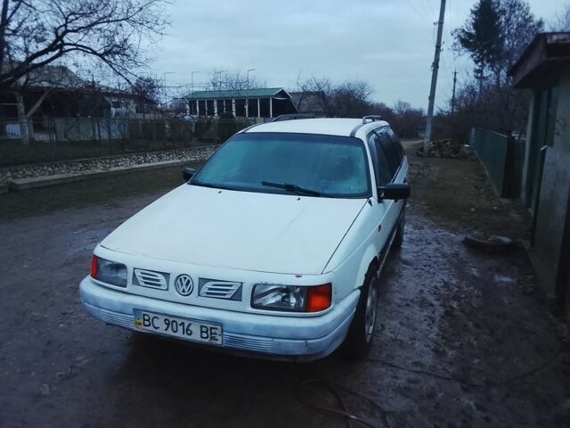 Белый Фольксваген Пассат Вариант, объемом двигателя 0 л и пробегом 380 тыс. км за 1100 $, фото 1 на Automoto.ua