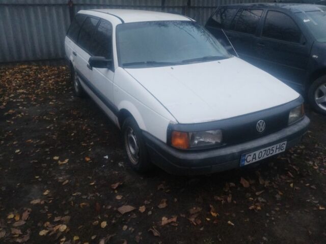 Білий Фольксваген Пассат Варіант, об'ємом двигуна 1.8 л та пробігом 255 тис. км за 925 $, фото 1 на Automoto.ua