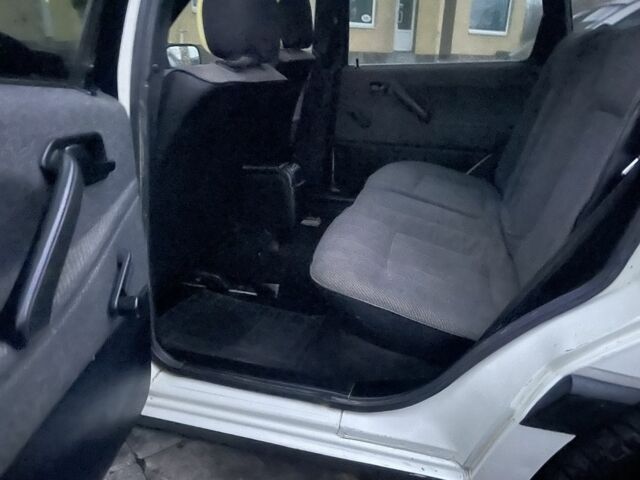 Белый Фольксваген Пассат Вариант, объемом двигателя 1.6 л и пробегом 263 тыс. км за 1200 $, фото 7 на Automoto.ua