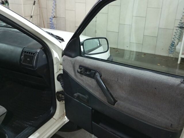 Білий Фольксваген Пассат Варіант, об'ємом двигуна 1.8 л та пробігом 258 тис. км за 2000 $, фото 9 на Automoto.ua