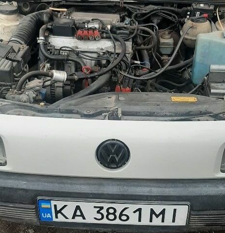 Белый Фольксваген Пассат Вариант, объемом двигателя 2 л и пробегом 220 тыс. км за 1067 $, фото 3 на Automoto.ua