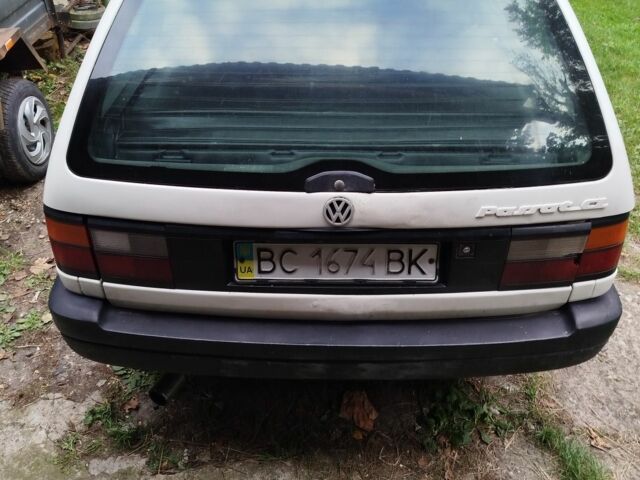 Фольксваген Пассат Вариант 1992 в Львове на Automoto.ua Белый Фольксваген Пассат Вариант, объемом двигателя 0 л и пробегом 250 тыс. км за 1000 $, фото 1 на Automoto.ua