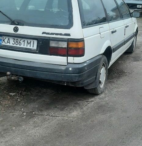Белый Фольксваген Пассат Вариант, объемом двигателя 2 л и пробегом 220 тыс. км за 1067 $, фото 6 на Automoto.ua