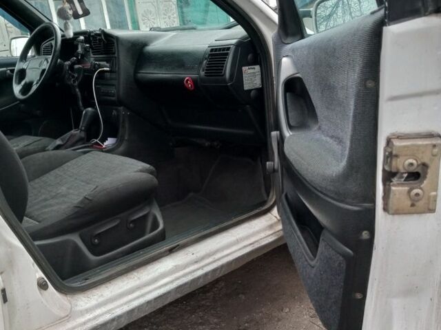 Белый Фольксваген Пассат Вариант, объемом двигателя 2 л и пробегом 300 тыс. км за 2300 $, фото 5 на Automoto.ua