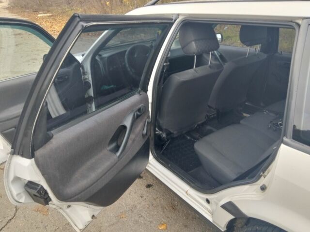 Білий Фольксваген Пассат Варіант, об'ємом двигуна 1.8 л та пробігом 531 тис. км за 2000 $, фото 10 на Automoto.ua