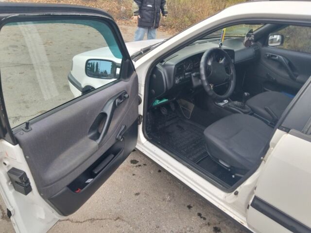 Білий Фольксваген Пассат Варіант, об'ємом двигуна 1.8 л та пробігом 531 тис. км за 2000 $, фото 9 на Automoto.ua