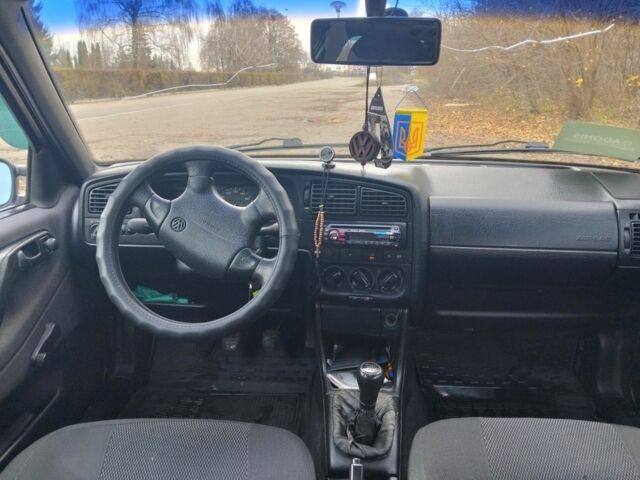 Білий Фольксваген Пассат Варіант, об'ємом двигуна 1.8 л та пробігом 531 тис. км за 2000 $, фото 13 на Automoto.ua