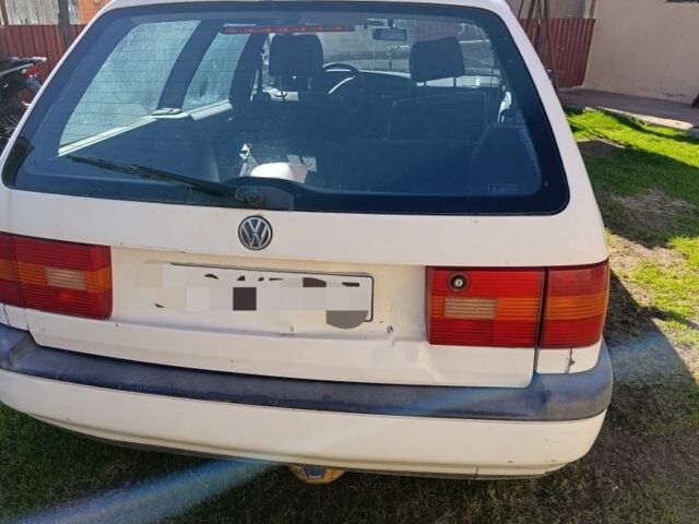 Белый Фольксваген Пассат Вариант, объемом двигателя 1.8 л и пробегом 314 тыс. км за 1200 $, фото 3 на Automoto.ua