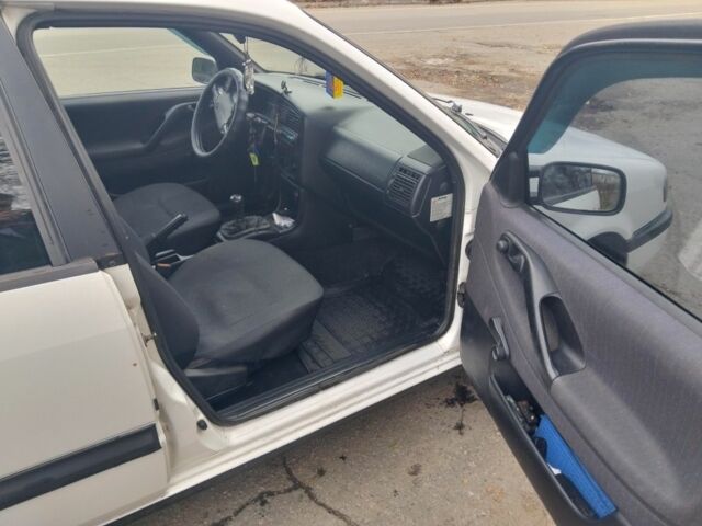 Білий Фольксваген Пассат Варіант, об'ємом двигуна 1.8 л та пробігом 531 тис. км за 2000 $, фото 12 на Automoto.ua