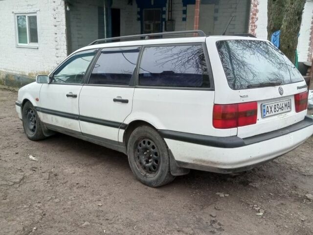 Белый Фольксваген Пассат Вариант, объемом двигателя 2 л и пробегом 300 тыс. км за 2300 $, фото 2 на Automoto.ua