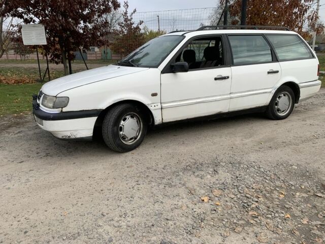 Белый Фольксваген Пассат Вариант, объемом двигателя 1.8 л и пробегом 230 тыс. км за 1200 $, фото 1 на Automoto.ua