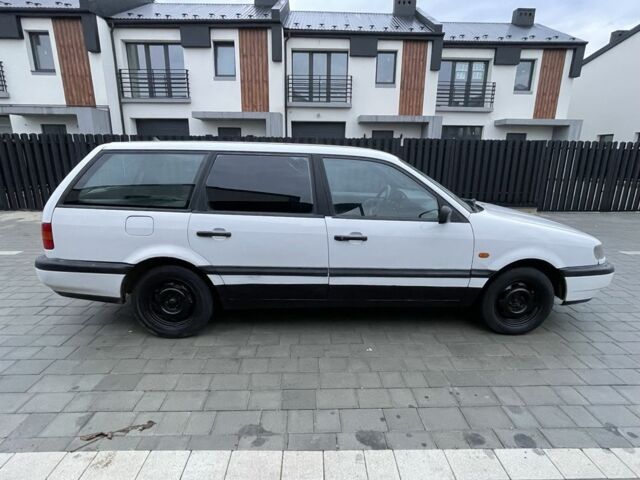 Білий Фольксваген Пассат Варіант, об'ємом двигуна 1.8 л та пробігом 354 тис. км за 1499 $, фото 15 на Automoto.ua