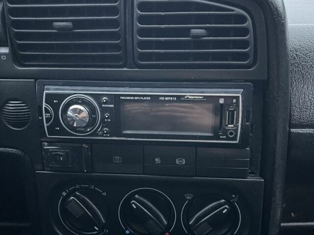 Білий Фольксваген Пассат Варіант, об'ємом двигуна 1.8 л та пробігом 354 тис. км за 1499 $, фото 19 на Automoto.ua