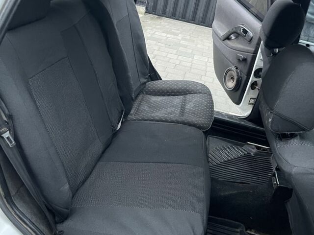 Білий Фольксваген Пассат Варіант, об'ємом двигуна 1.8 л та пробігом 354 тис. км за 1499 $, фото 21 на Automoto.ua