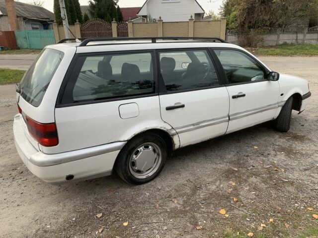 Белый Фольксваген Пассат Вариант, объемом двигателя 1.8 л и пробегом 230 тыс. км за 1200 $, фото 3 на Automoto.ua