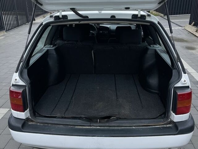 Білий Фольксваген Пассат Варіант, об'ємом двигуна 1.8 л та пробігом 354 тис. км за 1499 $, фото 17 на Automoto.ua