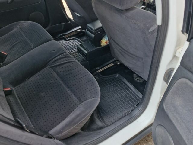 Фольксваген Пассат Вариант 1997 в Ровно на Automoto.ua Белый Фольксваген Пассат Вариант, объемом двигателя 1.6 л и пробегом 348 тыс. км за 2650 $, фото 13 на Automoto.ua