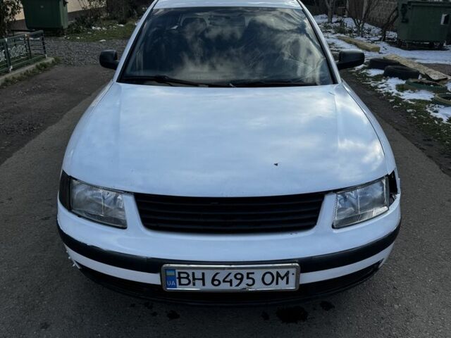 Белый Фольксваген Пассат Вариант, объемом двигателя 1.9 л и пробегом 185 тыс. км за 2199 $, фото 1 на Automoto.ua