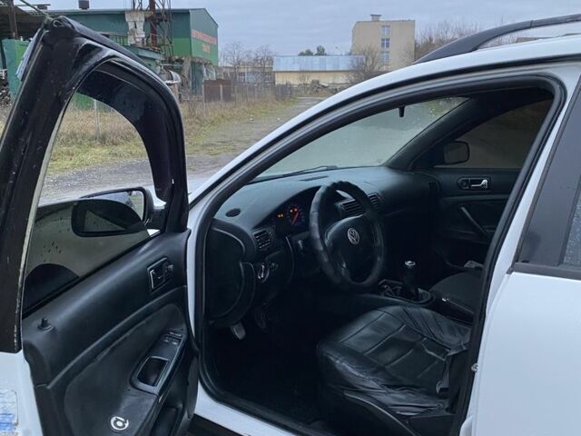 Белый Фольксваген Пассат Вариант, объемом двигателя 1.6 л и пробегом 297 тыс. км за 3300 $, фото 5 на Automoto.ua