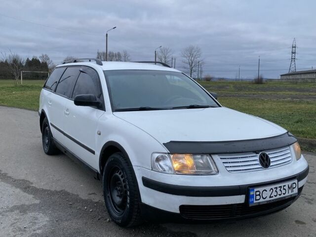 Білий Фольксваген Пассат Варіант, об'ємом двигуна 1.6 л та пробігом 297 тис. км за 3300 $, фото 1 на Automoto.ua