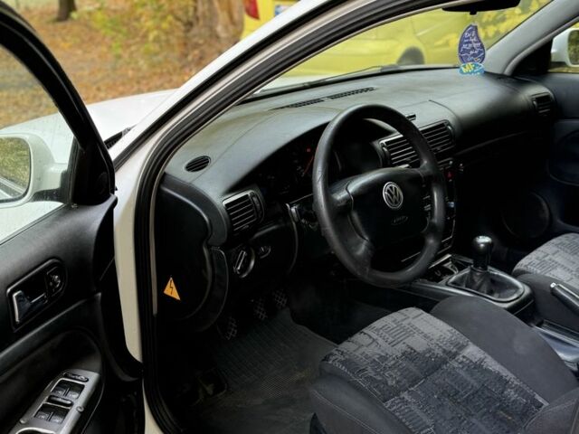 Білий Фольксваген Пассат Варіант, об'ємом двигуна 1.9 л та пробігом 300 тис. км за 1950 $, фото 9 на Automoto.ua