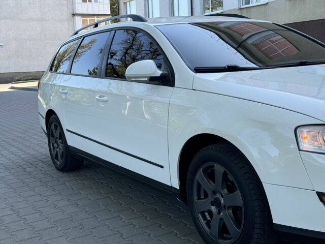 Белый Фольксваген Пассат Вариант, объемом двигателя 2 л и пробегом 300 тыс. км за 5350 $, фото 9 на Automoto.ua