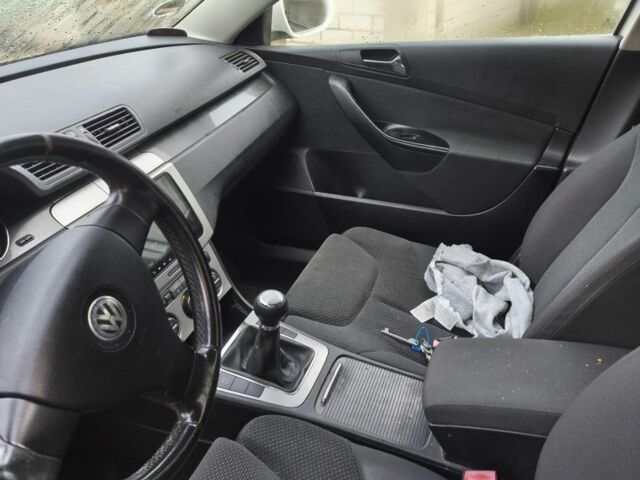 Белый Фольксваген Пассат Вариант, объемом двигателя 2 л и пробегом 300 тыс. км за 2700 $, фото 4 на Automoto.ua