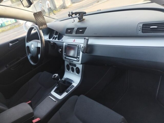 Белый Фольксваген Пассат Вариант, объемом двигателя 2 л и пробегом 294 тыс. км за 6600 $, фото 4 на Automoto.ua