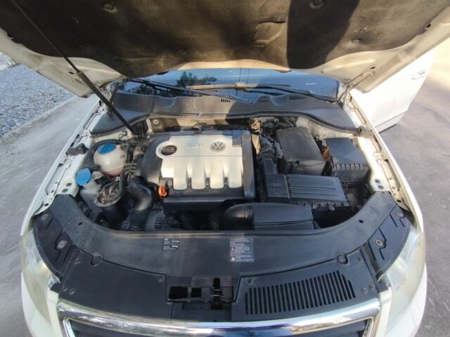 Белый Фольксваген Пассат Вариант, объемом двигателя 2 л и пробегом 294 тыс. км за 6600 $, фото 7 на Automoto.ua