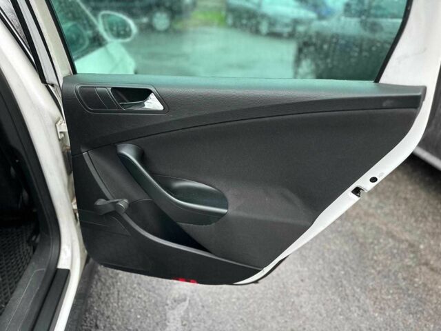 Білий Фольксваген Пассат Варіант, об'ємом двигуна 2 л та пробігом 238 тис. км за 6990 $, фото 11 на Automoto.ua